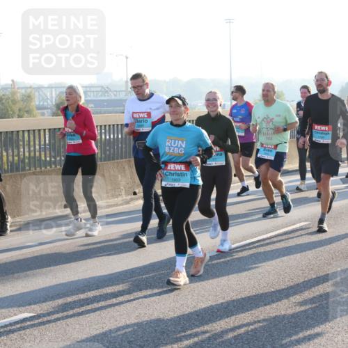 03.10.2025 - Köhlbrandbrückenlauf Lena Gebhardt http://msf.ph/oto/9066072 03.10.2025 09:22:55 Position 1 2853, 3169, 2025, 1761, 1903, 2165 meine-sportfotos.de