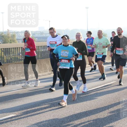03.10.2025 - Köhlbrandbrückenlauf Lena Gebhardt http://msf.ph/oto/9066075 03.10.2025 09:22:55 Position 1 3169, 2165, 2025, 1797, 316, 1903 meine-sportfotos.de