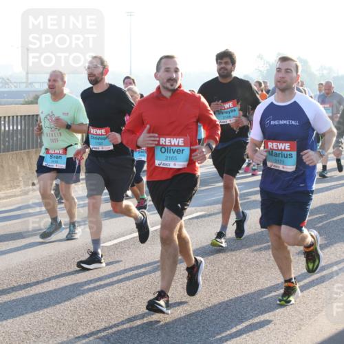 03.10.2025 - Köhlbrandbrückenlauf Lena Gebhardt http://msf.ph/oto/9066128 03.10.2025 09:22:56 Position 1 51, 2025, 3416, 1797, 2168, 2165, 2171, 3488, 2144 meine-sportfotos.de