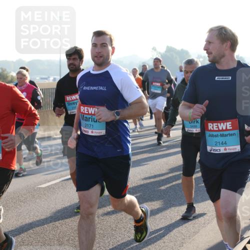 03.10.2025 - Köhlbrandbrückenlauf Lena Gebhardt http://msf.ph/oto/9066141 03.10.2025 09:22:57 Position 1 125, 16, 2165, 216, 2171, 3488, 2144 meine-sportfotos.de