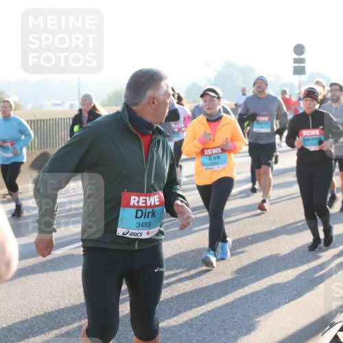 03.10.2025 - Köhlbrandbrückenlauf Lena Gebhardt http://msf.ph/oto/9066182 03.10.2025 09:22:58 Position 1 3488, 1994 meine-sportfotos.de