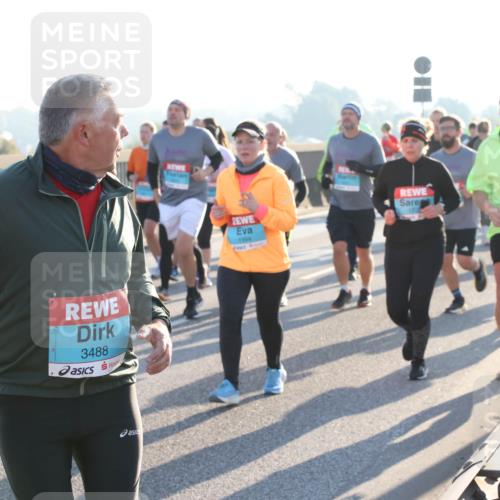 03.10.2025 - Köhlbrandbrückenlauf Lena Gebhardt http://msf.ph/oto/9066185 03.10.2025 09:22:58 Position 1 3488, 1994 meine-sportfotos.de