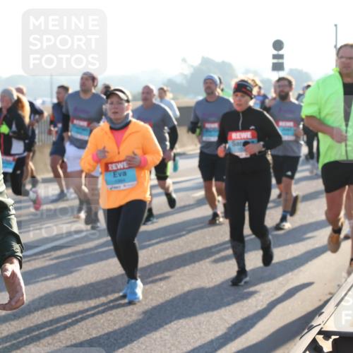 03.10.2025 - Köhlbrandbrückenlauf Lena Gebhardt http://msf.ph/oto/9066188 03.10.2025 09:22:59 Position 1 3488 meine-sportfotos.de
