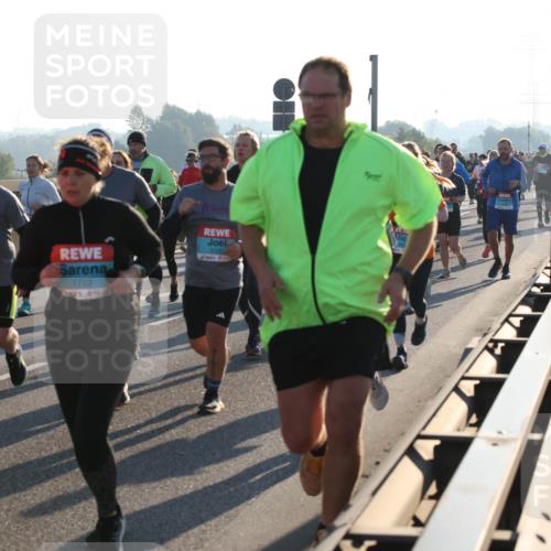 03.10.2025 - Köhlbrandbrückenlauf Lena Gebhardt http://msf.ph/oto/9066210 03.10.2025 09:22:59 Position 1 2024, 1723 meine-sportfotos.de