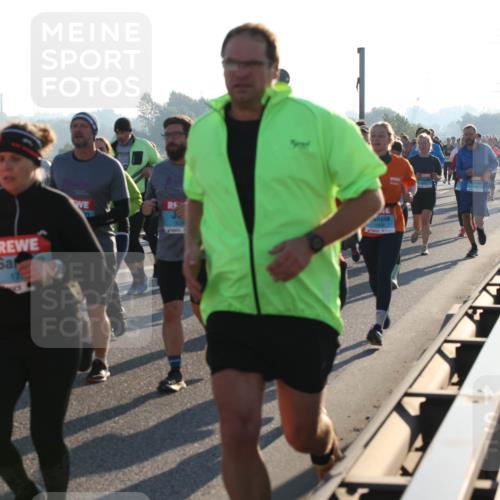 03.10.2025 - Köhlbrandbrückenlauf Lena Gebhardt http://msf.ph/oto/9066216 03.10.2025 09:23:00 Position 1  meine-sportfotos.de