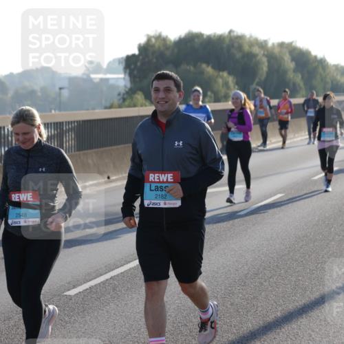 03.10.2025 - Köhlbrandbrückenlauf Jannik Wohlers http://msf.ph/oto/9066279 03.10.2025 09:27:12 Position 3 2548, 2182 meine-sportfotos.de