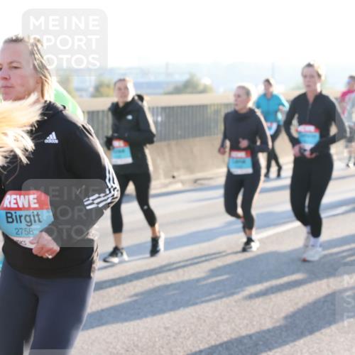 03.10.2025 - Köhlbrandbrückenlauf Lena Gebhardt http://msf.ph/oto/9066300 03.10.2025 09:23:03 Position 1 2758 meine-sportfotos.de