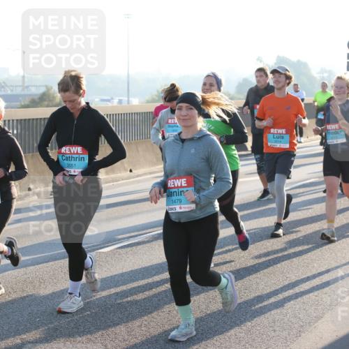 03.10.2025 - Köhlbrandbrückenlauf Lena Gebhardt http://msf.ph/oto/9066313 03.10.2025 09:23:04 Position 1 1720, 2051, 1890, 1479, 3213, 3214, 2448 meine-sportfotos.de
