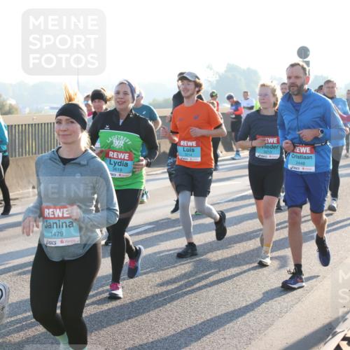 03.10.2025 - Köhlbrandbrückenlauf Lena Gebhardt http://msf.ph/oto/9066326 03.10.2025 09:23:04 Position 1 2051, 1479, 3213, 3214, 2448, 3619 meine-sportfotos.de
