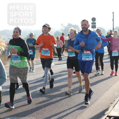 03.10.2025 - Köhlbrandbrückenlauf Lena Gebhardt http://msf.ph/oto/9066329 03.10.2025 09:23:04 Position 1 3619, 2025, 3214, 1479, 3213, 2448 meine-sportfotos.de