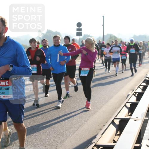 03.10.2025 - Köhlbrandbrückenlauf Lena Gebhardt http://msf.ph/oto/9066354 03.10.2025 09:23:05 Position 1 2448 meine-sportfotos.de