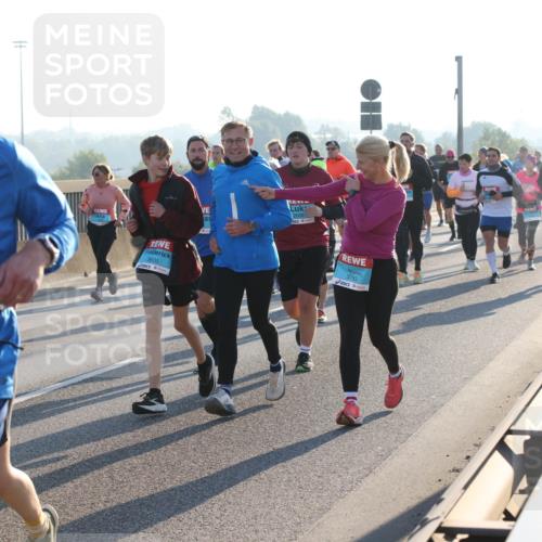 03.10.2025 - Köhlbrandbrückenlauf Lena Gebhardt http://msf.ph/oto/9066368 03.10.2025 09:23:06 Position 1 93, 2448, 3635, 3783 meine-sportfotos.de