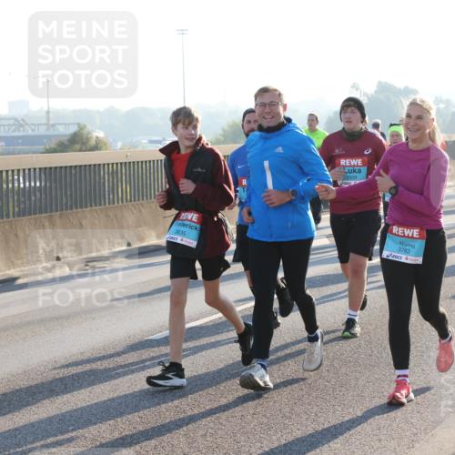 03.10.2025 - Köhlbrandbrückenlauf Lena Gebhardt http://msf.ph/oto/9066384 03.10.2025 09:23:06 Position 1 1759, 3635, 2009, 3783 meine-sportfotos.de