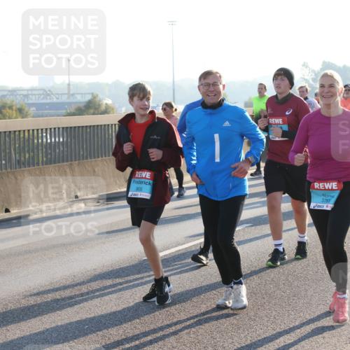 03.10.2025 - Köhlbrandbrückenlauf Lena Gebhardt http://msf.ph/oto/9066390 03.10.2025 09:23:07 Position 1 1759, 3635, 3783 meine-sportfotos.de