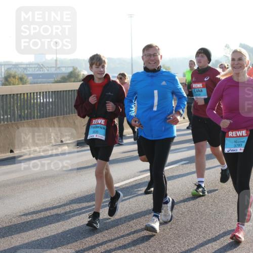 03.10.2025 - Köhlbrandbrückenlauf Lena Gebhardt http://msf.ph/oto/9066395 03.10.2025 09:23:07 Position 1 3635, 2009, 3783 meine-sportfotos.de
