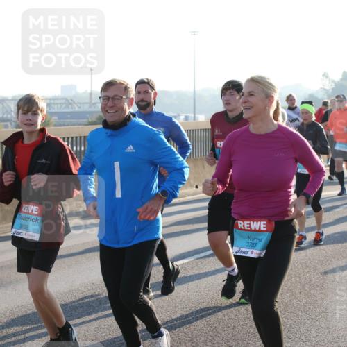 03.10.2025 - Köhlbrandbrückenlauf Lena Gebhardt http://msf.ph/oto/9066404 03.10.2025 09:23:07 Position 1 3635, 3783 meine-sportfotos.de