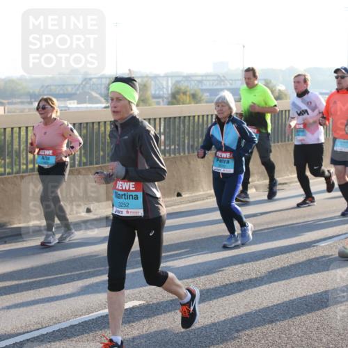 03.10.2025 - Köhlbrandbrückenlauf Lena Gebhardt http://msf.ph/oto/9066475 03.10.2025 09:23:10 Position 1 3252, 3570, 3144 meine-sportfotos.de
