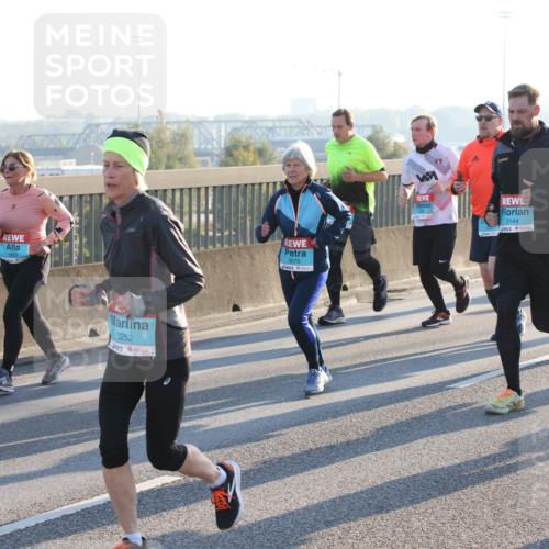 03.10.2025 - Köhlbrandbrückenlauf Lena Gebhardt http://msf.ph/oto/9066477 03.10.2025 09:23:10 Position 1 1683, 3252, 3570, 3144, 3148 meine-sportfotos.de