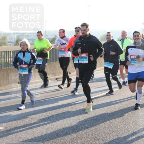 03.10.2025 - Köhlbrandbrückenlauf Lena Gebhardt http://msf.ph/oto/9066481 03.10.2025 09:23:10 Position 1 3252, 3570, 3144, 3148, 1820 meine-sportfotos.de