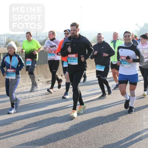03.10.2025 - Köhlbrandbrückenlauf Lena Gebhardt http://msf.ph/oto/9066485 03.10.2025 09:23:10 Position 1 3570, 1820, 3144, 3148, 3843 meine-sportfotos.de