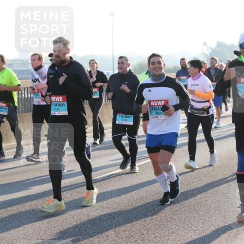 03.10.2025 - Köhlbrandbrückenlauf Lena Gebhardt http://msf.ph/oto/9066506 03.10.2025 09:23:10 Position 1 3570, 3144, 3148, 1820, 3843 meine-sportfotos.de