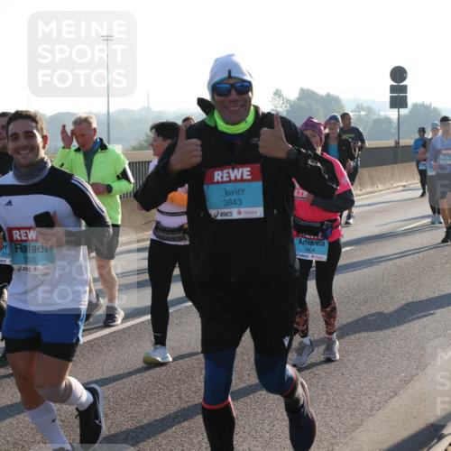 03.10.2025 - Köhlbrandbrückenlauf Lena Gebhardt http://msf.ph/oto/9066527 03.10.2025 09:23:11 Position 1 314, 1820, 3843, 1804 meine-sportfotos.de