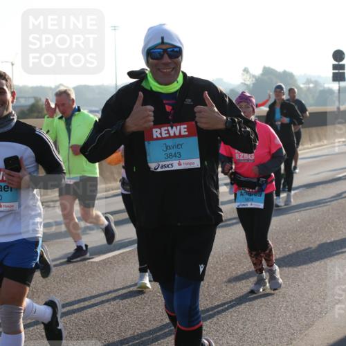 03.10.2025 - Köhlbrandbrückenlauf Lena Gebhardt http://msf.ph/oto/9066538 03.10.2025 09:23:11 Position 1 1820, 3843, 1804 meine-sportfotos.de