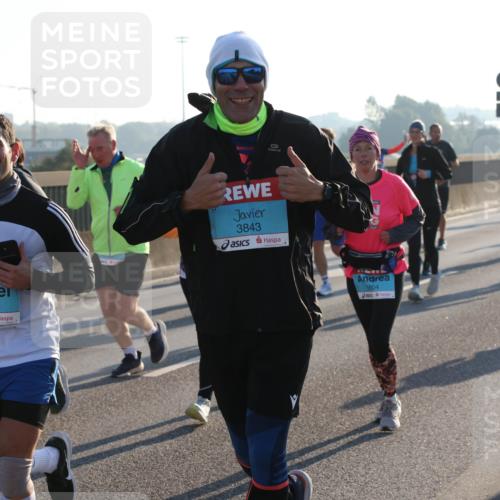 03.10.2025 - Köhlbrandbrückenlauf Lena Gebhardt http://msf.ph/oto/9066541 03.10.2025 09:23:11 Position 1 1820, 3843, 1804 meine-sportfotos.de