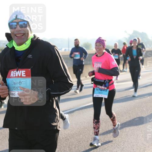 03.10.2025 - Köhlbrandbrückenlauf Lena Gebhardt http://msf.ph/oto/9066555 03.10.2025 09:23:12 Position 1 3843, 1804 meine-sportfotos.de