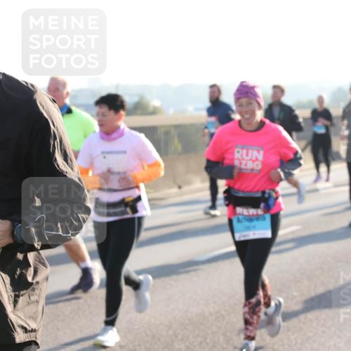 03.10.2025 - Köhlbrandbrückenlauf Lena Gebhardt http://msf.ph/oto/9066565 03.10.2025 09:23:12 Position 1 3843 meine-sportfotos.de