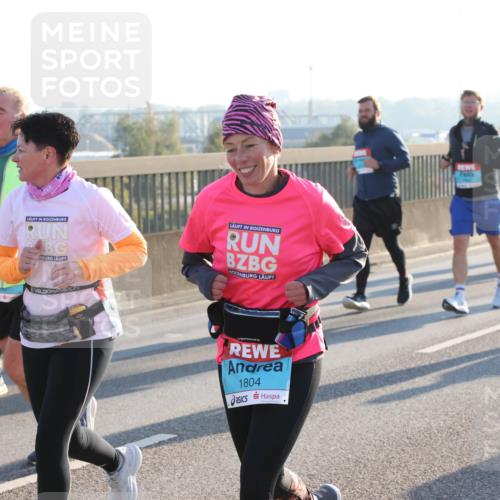 03.10.2025 - Köhlbrandbrückenlauf Lena Gebhardt http://msf.ph/oto/9066589 03.10.2025 09:23:13 Position 1 1695, 1804 meine-sportfotos.de