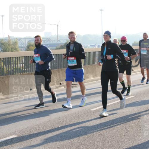 03.10.2025 - Köhlbrandbrückenlauf Lena Gebhardt http://msf.ph/oto/9066613 03.10.2025 09:23:14 Position 1  meine-sportfotos.de