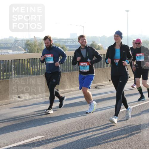 03.10.2025 - Köhlbrandbrückenlauf Lena Gebhardt http://msf.ph/oto/9066617 03.10.2025 09:23:14 Position 1 2094, 1562, 1561 meine-sportfotos.de