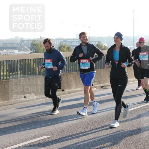 03.10.2025 - Köhlbrandbrückenlauf Lena Gebhardt http://msf.ph/oto/9066623 03.10.2025 09:23:14 Position 1 1562, 1561 meine-sportfotos.de