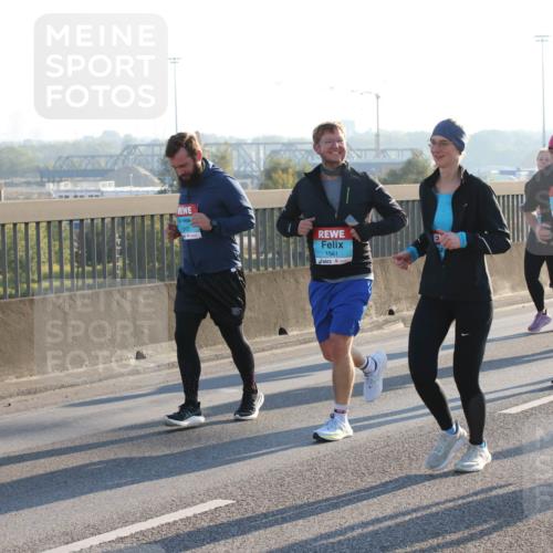 03.10.2025 - Köhlbrandbrückenlauf Lena Gebhardt http://msf.ph/oto/9066626 03.10.2025 09:23:14 Position 1 1561, 2094 meine-sportfotos.de