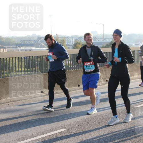 03.10.2025 - Köhlbrandbrückenlauf Lena Gebhardt http://msf.ph/oto/9066631 03.10.2025 09:23:14 Position 1 1562, 1561, 2094 meine-sportfotos.de