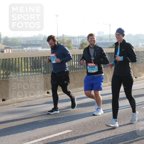 03.10.2025 - Köhlbrandbrückenlauf Lena Gebhardt http://msf.ph/oto/9066633 03.10.2025 09:23:14 Position 1 1562, 1561, 2094 meine-sportfotos.de