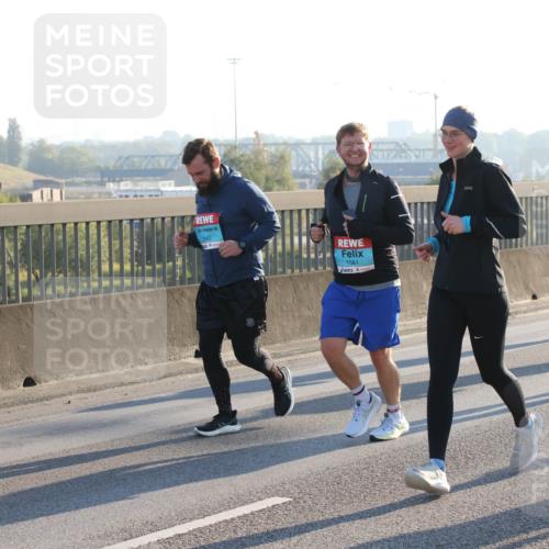 03.10.2025 - Köhlbrandbrückenlauf Lena Gebhardt http://msf.ph/oto/9066636 03.10.2025 09:23:14 Position 1 1562, 1561, 2094 meine-sportfotos.de