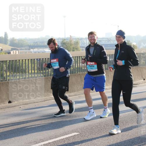 03.10.2025 - Köhlbrandbrückenlauf Lena Gebhardt http://msf.ph/oto/9066640 03.10.2025 09:23:14 Position 1 1562, 1561, 2094 meine-sportfotos.de