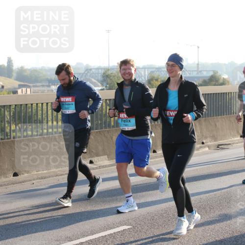 03.10.2025 - Köhlbrandbrückenlauf Lena Gebhardt http://msf.ph/oto/9066648 03.10.2025 09:23:15 Position 1 1562, 1561, 2094 meine-sportfotos.de
