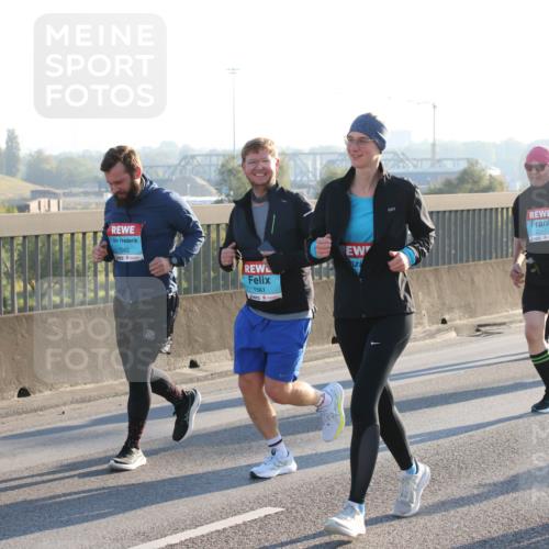 03.10.2025 - Köhlbrandbrückenlauf Lena Gebhardt http://msf.ph/oto/9066651 03.10.2025 09:23:15 Position 1 1562, 1561, 2094 meine-sportfotos.de