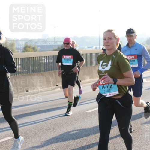 03.10.2025 - Köhlbrandbrückenlauf Lena Gebhardt http://msf.ph/oto/9066673 03.10.2025 09:23:15 Position 1 1561, 2094, 124, 3108 meine-sportfotos.de