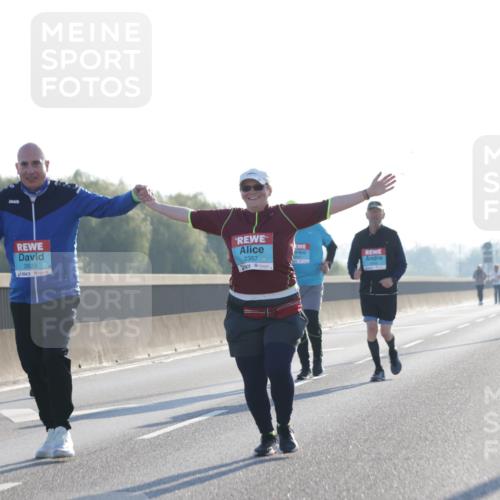 03.10.2025 - Köhlbrandbrückenlauf Jannik Wohlers http://msf.ph/oto/9066678 03.10.2025 09:27:55 Position 3 2623, 2357 meine-sportfotos.de