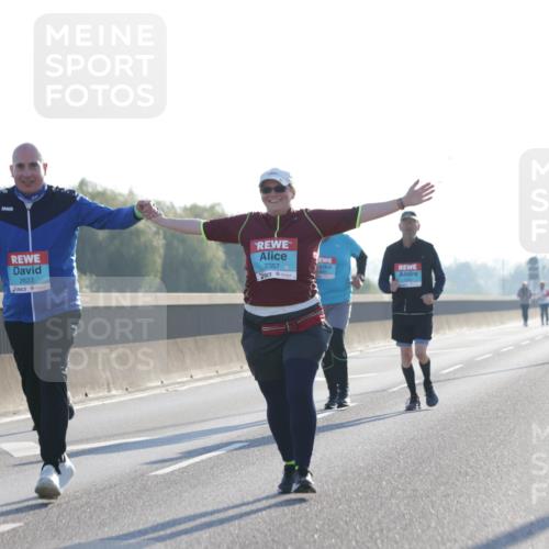 03.10.2025 - Köhlbrandbrückenlauf Jannik Wohlers http://msf.ph/oto/9066681 03.10.2025 09:27:55 Position 3 2623, 2357 meine-sportfotos.de