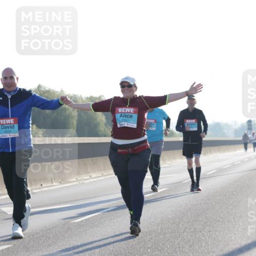 03.10.2025 - Köhlbrandbrückenlauf Jannik Wohlers http://msf.ph/oto/9066687 03.10.2025 09:27:55 Position 3 2623, 2357 meine-sportfotos.de
