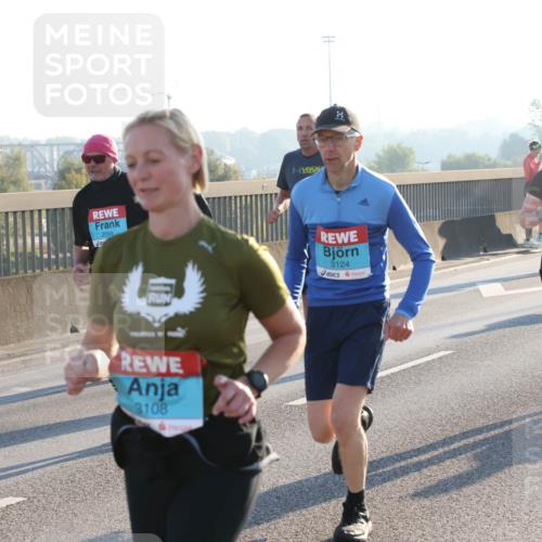 03.10.2025 - Köhlbrandbrückenlauf Lena Gebhardt http://msf.ph/oto/9066688 03.10.2025 09:23:15 Position 1 2094, 3124, 2006, 3108 meine-sportfotos.de