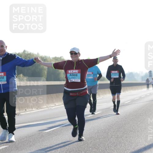 03.10.2025 - Köhlbrandbrückenlauf Jannik Wohlers http://msf.ph/oto/9066693 03.10.2025 09:27:56 Position 3 2357, 2623 meine-sportfotos.de