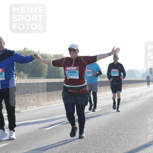 03.10.2025 - Köhlbrandbrückenlauf Jannik Wohlers http://msf.ph/oto/9066695 03.10.2025 09:27:56 Position 3 2623, 2357 meine-sportfotos.de