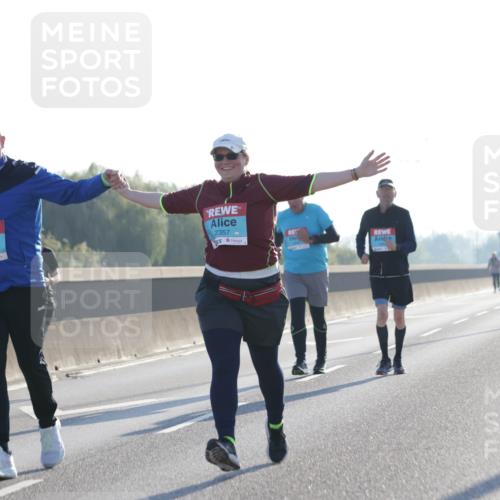 03.10.2025 - Köhlbrandbrückenlauf Jannik Wohlers http://msf.ph/oto/9066704 03.10.2025 09:27:56 Position 3 2623, 2357 meine-sportfotos.de