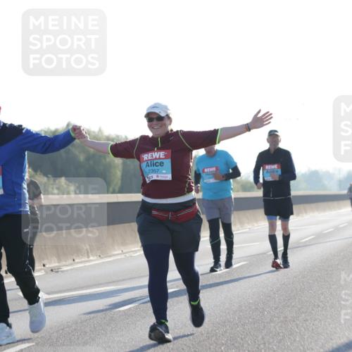 03.10.2025 - Köhlbrandbrückenlauf Jannik Wohlers http://msf.ph/oto/9066707 03.10.2025 09:27:56 Position 3 2623, 2357 meine-sportfotos.de